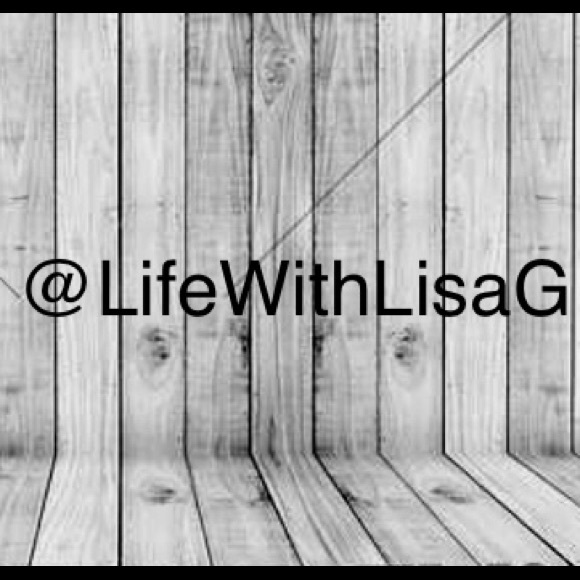Meet your Posher, Lisa G -Follow me @LifeWithLisaG - Picture 5 of 8
